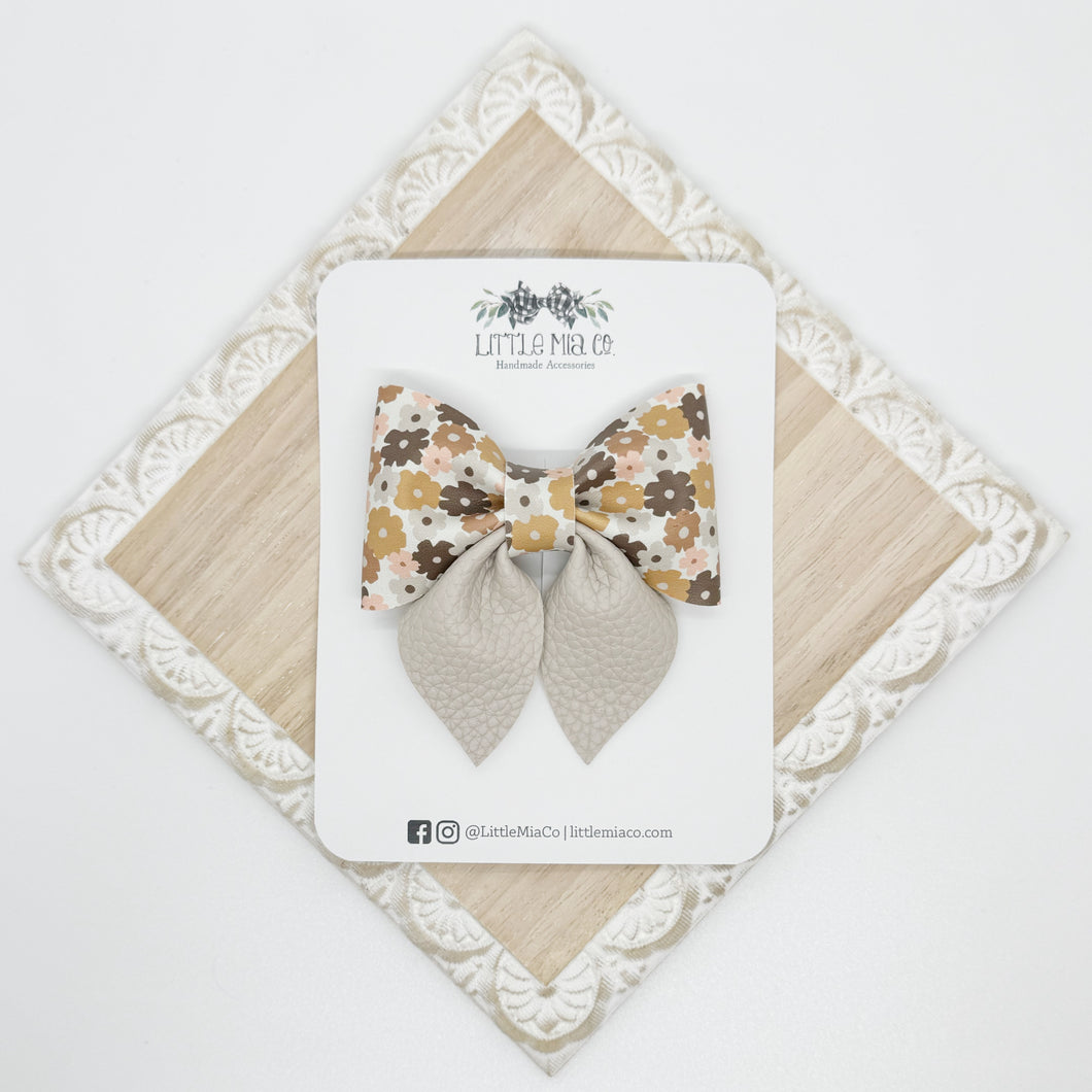 Retro Floral Marie Clip