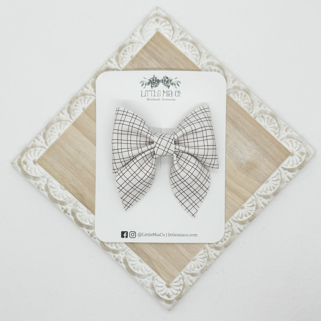 Black & White Plaid Marie Clip