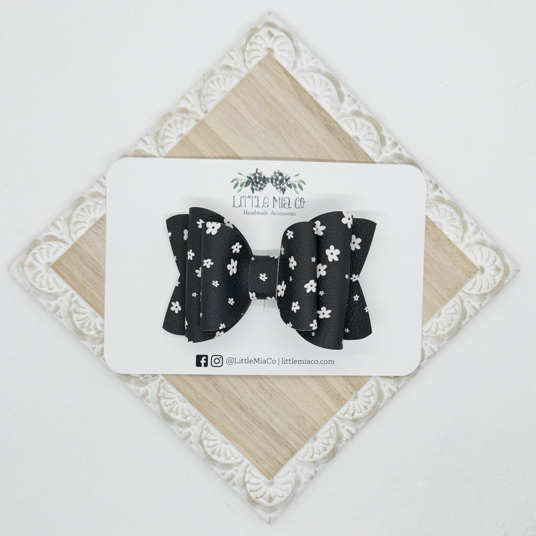 Black Daisy Chloe Clip