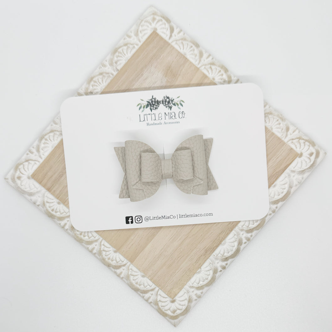 Grey Pebble Valerie Clip