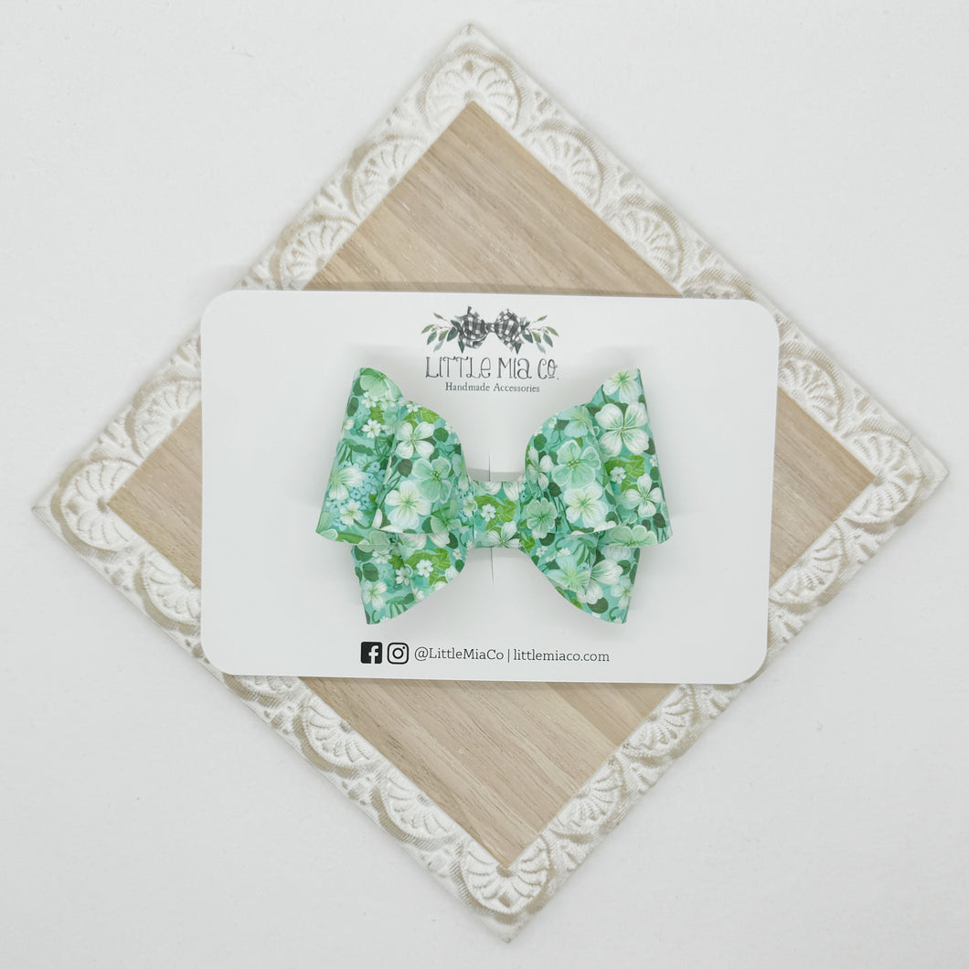 Green Shamrock Violet Clip