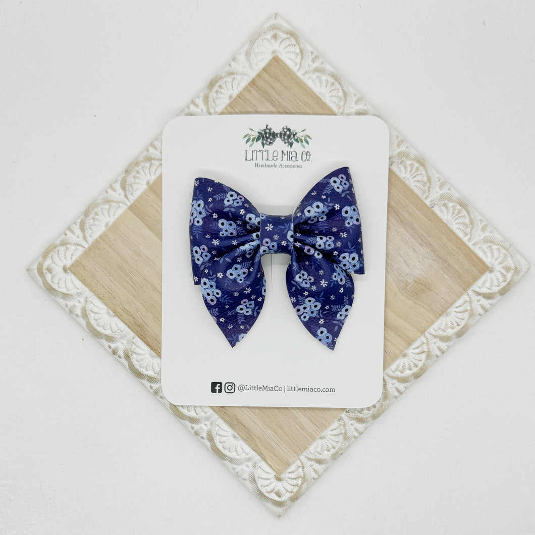 Shades of Blue Floral Marie Clip