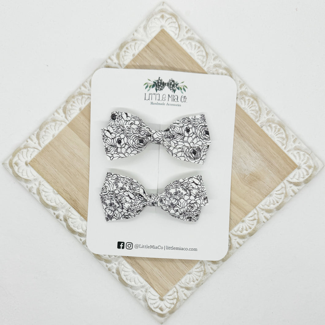 Black & White Sketch Floral Lou Piggy Clips